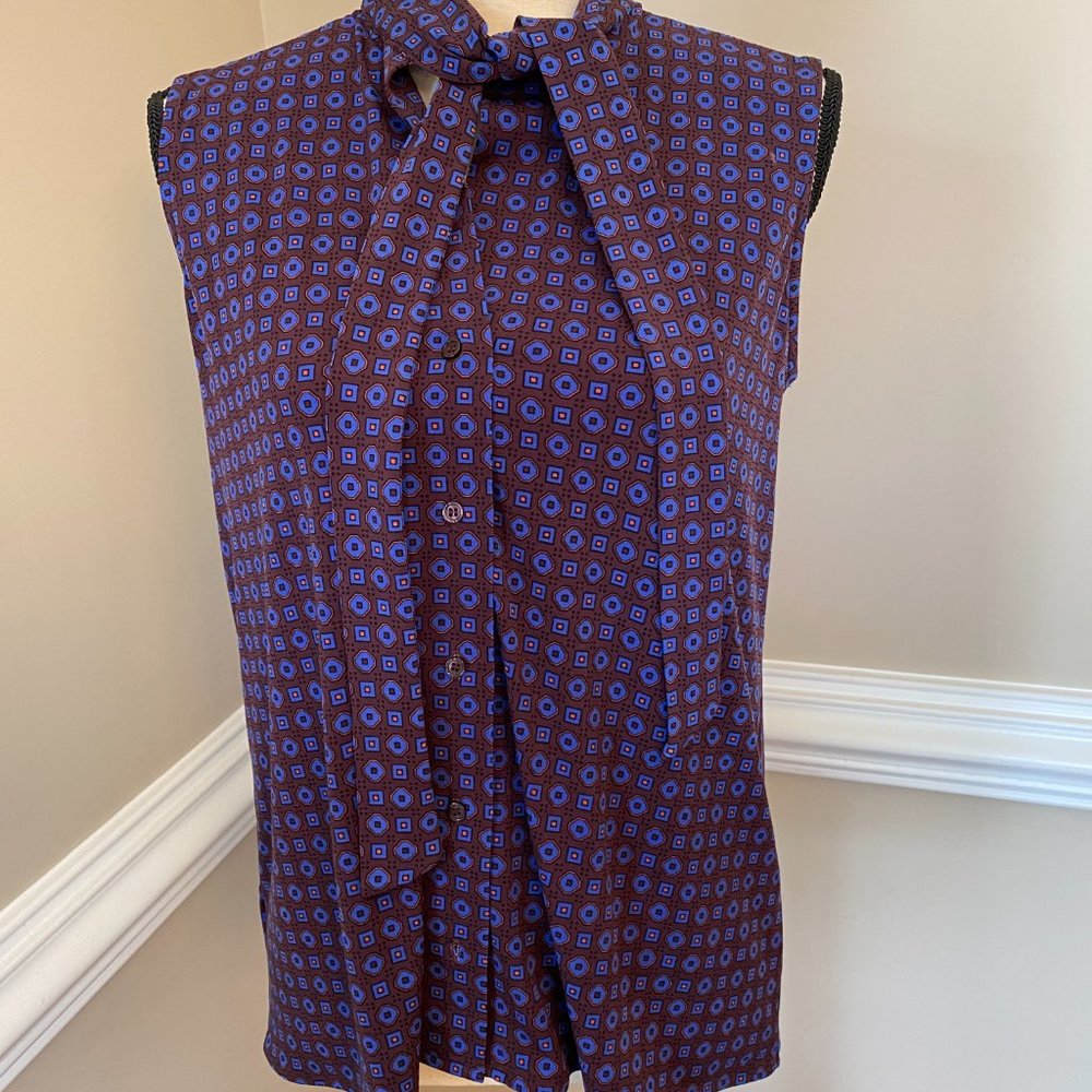 ANN TAYLOR Sleeveless Tie Neck Blouse Size XS Multi Color Brown/Blue/Peach.  NWT